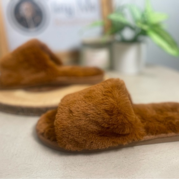 Nine West Fuzzy Slippers EUC size Large - Picture 7 of 7